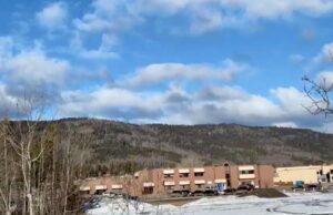 Tiroteo mortal en escuela de Tumbler Ridge deja al menos diez fallecidos