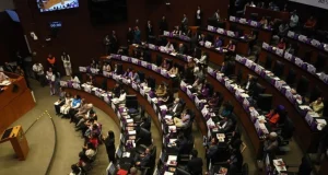 Senado aprueba eliminación de “pensiones doradas” para exfuncionarios