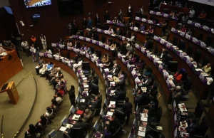 Senado aprueba eliminación de “pensiones doradas” para exfuncionarios