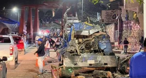 Mueren cuatro personas tras impacto de un camión contra vivienda en Oaxaca