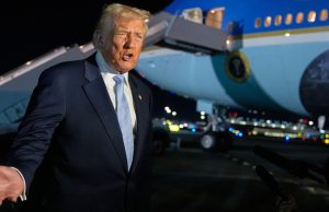 Trump y la FCC amenazan con revocar licencias a medios que cuestionen la guerra con Irán