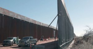 EU construye “muro negro” en la frontera de Cd. Juárez para impedir el paso de migrantes