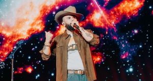 Carín León formará parte del álbum musical oficial del Mundial 2026