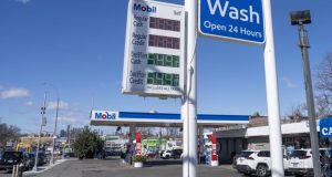 Precio de la gasolina en EU llega a su punto máximo desde 2022 ante conflicto en Medio Oriente