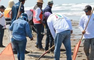 Pemex, Marina y Semarnat despliegan operativo tras derrame de hidrocarburo en Tabasco