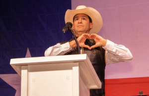 Bobby Pulido gana la candidatura demócrata en Texas