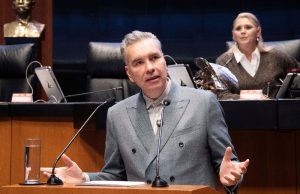 Sondeos colocan a Waldo Fernández como puntero en la carrera por Nuevo León