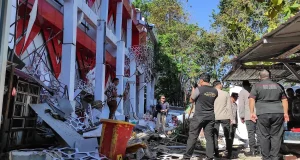 Potente terremoto de magnitud 7.4 sacude Indonesia y activa alerta de tsunami