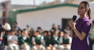 Sheinbaum anuncia apoyo universal para útiles y uniformes en primarias públicas