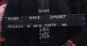 Familiares sepultan a migrante mexicano muerto bajo custodia en EE. UU. y exigen justicia