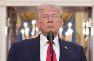 Donald Trump accede a suspender ataques contra Irán tras mediación internacional
