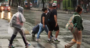 Prepara Gobierno de la Ciudad de México protocolo laboral para lluvias: empresas evaluarían home office