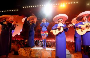 Karol G hace historia en Coachella con un emotivo tributo a la comunidad inmigrante