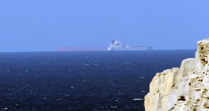 Trump ordena bloqueo naval en el Estrecho de Ormuz y desata crisis energética