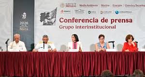 Pemex cesa a funcionarios y presenta denuncias penales por derrame en el Golfo