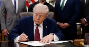 Giro en salud pública: Trump propone el uso de LSD para tratar trastornos mentales