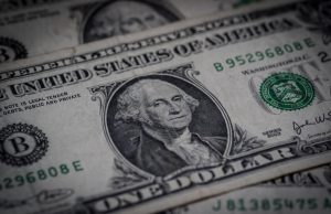 Respiro cambiario: El dólar retrocede y se estabiliza en los 17.30 pesos