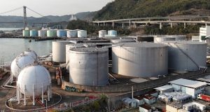 Irán al borde del colapso petrolero por falta de almacenamiento