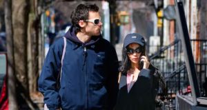 Harry Styles y Zoë Kravitz se habrían comprometido tras meses de romance