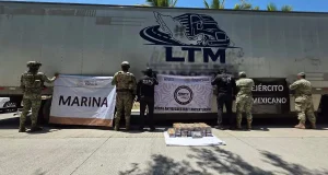 Aseguran 65 kilos de cocaína ocultos en un tractocamión en Colima