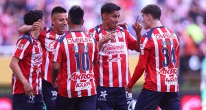 Chivas ruge ante Pumas y Cruz Azul se aferra al liderato en el cierre de la Jornada 13