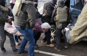 Crecen arrestos y reportes de mala conducta entre agentes de ICE