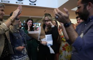 De ser investigada por el FBI a ganar el Pulitzer 2026: premian a la periodista Hannah Natanson