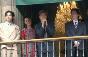Histórico encuentro en el Zócalo: BTS y Sheinbaum saludan desde Palacio Nacional