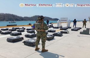 Operativo en el Pacífico: Marina rescata a 11 personas y asegura cargamento de cocaína