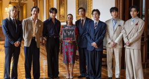 Claudia Sheinbaum recibe a BTS en Palacio Nacional ante un Zócalo eufórico