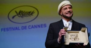 John Travolta recibe por sorpresa la Palma de Oro honorífica en Cannes