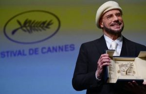 John Travolta recibe por sorpresa la Palma de Oro honorífica en Cannes