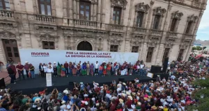 Miles marchan en Chihuahua para exigir juicio político contra la gobernadora Maru Campos