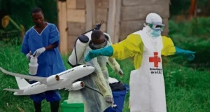 Alerta en aeropuertos mexicanos por brote de ébola en África