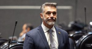 Ruptura política: Sergio Mayer presenta renuncia irrevocable a su militancia en Morena