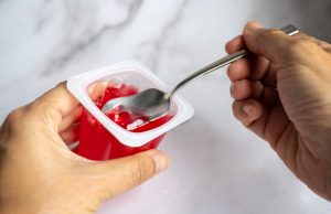 México avanza hacia la prohibición del colorante Rojo Número Tres en alimentos y bebidas
