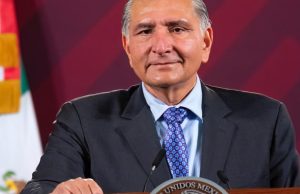 Gobierno federal multa e inhabilita a corporativo ligado a Adán Augusto López