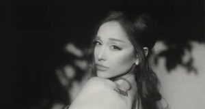 Ariana Grande inaugura nueva era con el estreno de “hate that i made you love me”