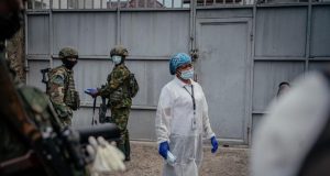 México impone restricción temporal a pasajeros de países africanos por brote de Ébola