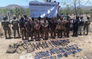 Fuerzas federales capturan a 13 presuntos integrantes de “Los Chapitos” en Sinaloa