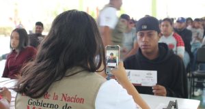 Éxito total en entrega de tarjetas a Jóvenes de Nuevo León