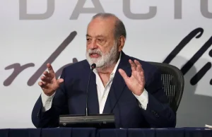 Slim califica de “irracional” baja de Moody’s a México