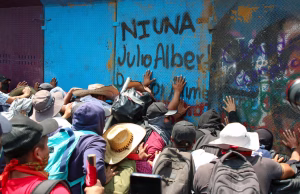 Gobierno propone aseguradora pública a la CNTE