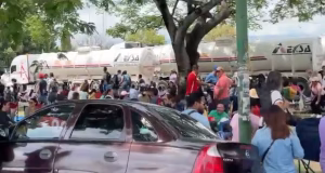 CNTE bloquea ahora terminales de Pemex y casetas de peaje