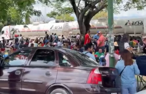 CNTE bloquea ahora terminales de Pemex y casetas de peaje