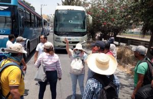 Secuestro de choferes de autobús por maestros de la CNTE