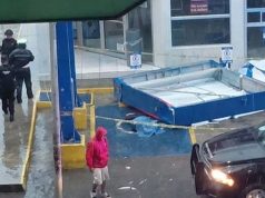 Anuncio panorámico cae sobre una mujer y le quita la vida en San Nicolás