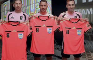 Uniformes especiales para tripleta arbitral esta noche en el juego 1000 de los Mundiales en MTY