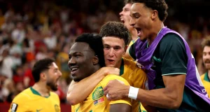 Australia sorprende a Turquía con contragolpes letales y avanza en el Grupo D