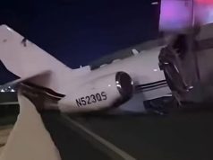 Avión de NetJets se estrella en autopista de Laredo, Texas; un muerto y cinco sobrevivientes